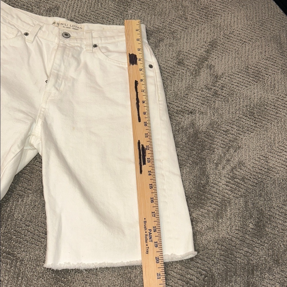 Nili Lotan Boyfriend Bermuda Shorts Cream White Denim Size 25 Raw Hem - Picture 11 of 13